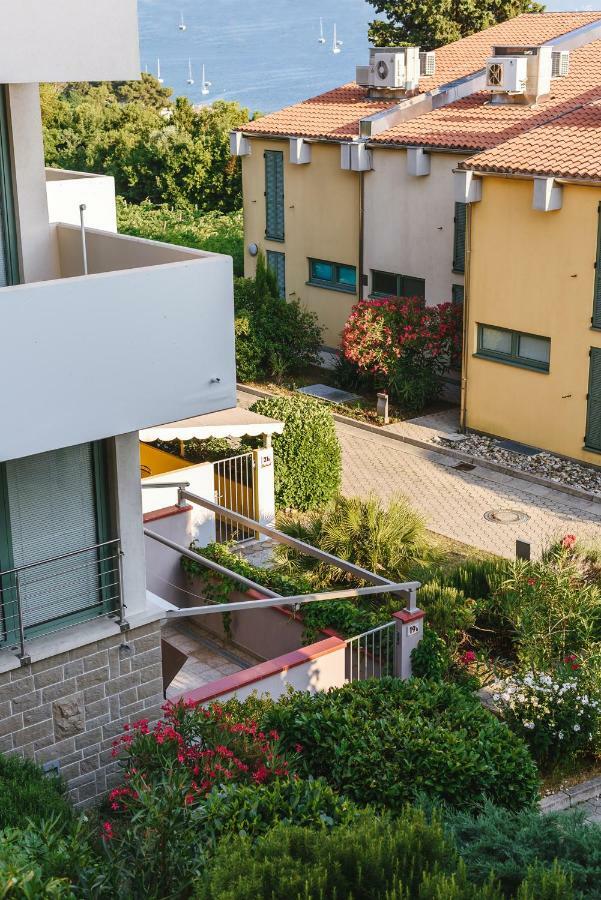 Apartma Joy - Private Beach Apartman Ankaran Kültér fotó